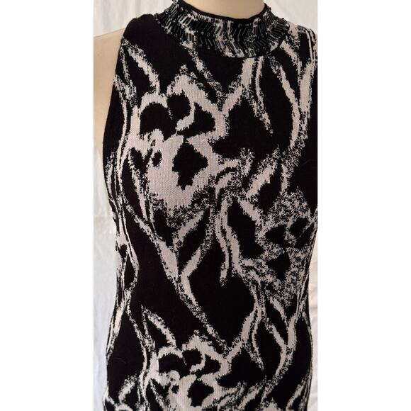 White House Black Market Medium Sleeveless Mock Neck Top Poly Rayon - Picture 2 of 9